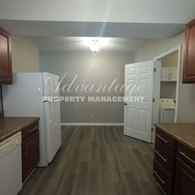 Foto del edificio - Midtown Newly Renovated Apartment - Move I...