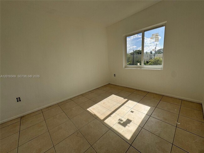 Foto del edificio - 8301 NW 5th Ave