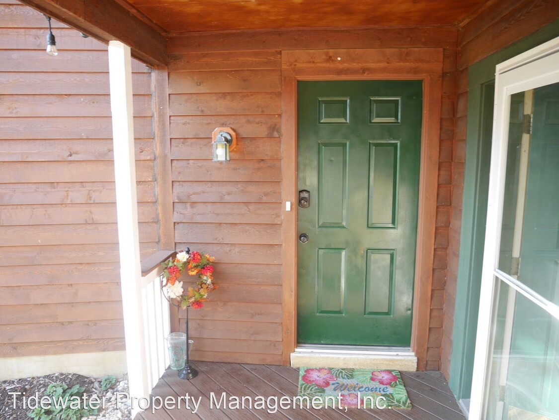Primary Photo - 2 br, 1 bath House - 2743 Rutland Rd Apt 1