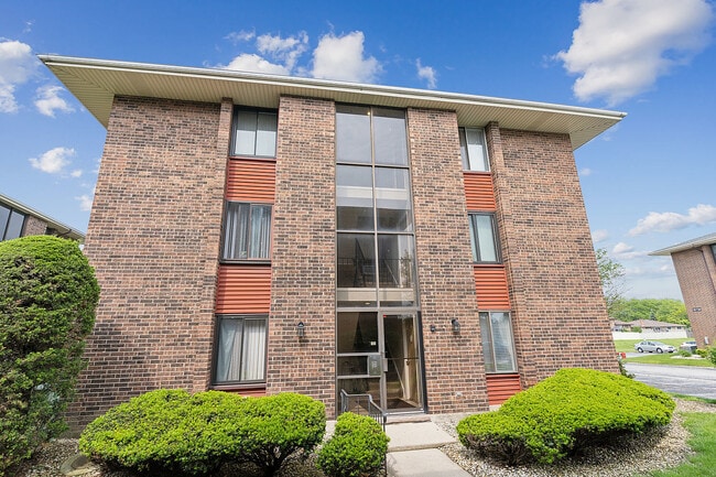 Building Photo - 15800 Terrace Dr