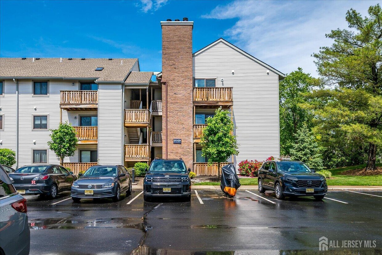 Foto principal - 5319 Ravens Crest Dr