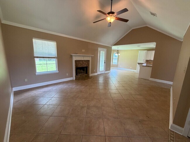 Building Photo - Beautiful 3 Bedroom Haughton Home