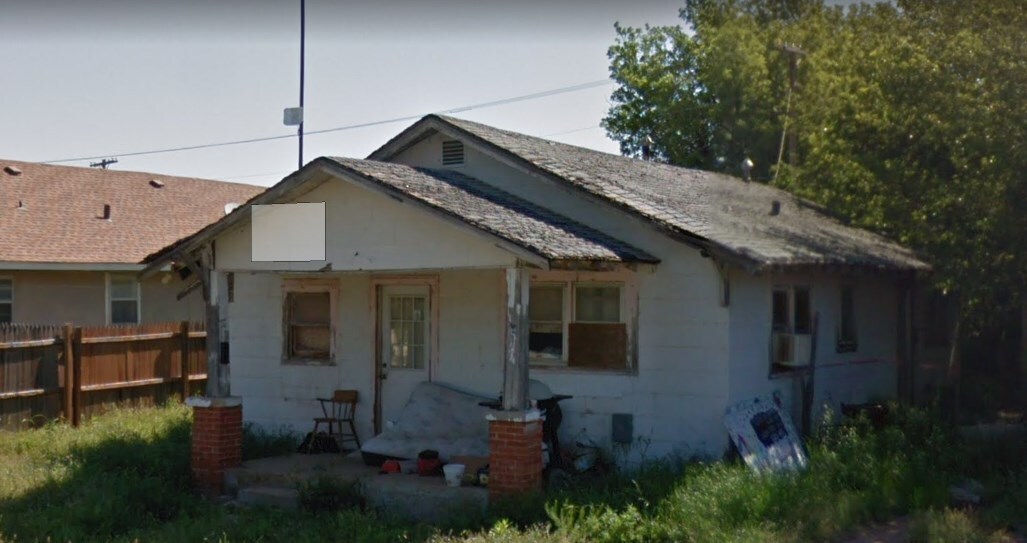 Building Photo - 104 S Iowa St