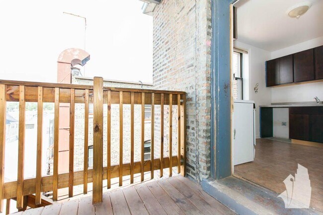 Building Photo - 2331 N Spaulding Ave