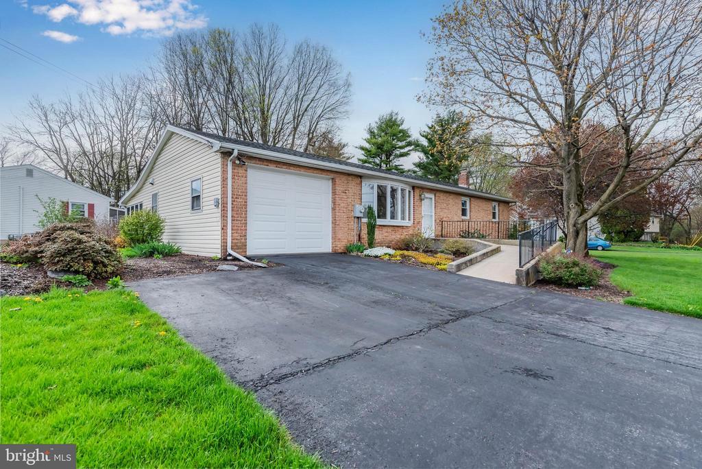 6046 Edward Dr, Mechanicsburg, PA 17050 House Rental in Mechanicsburg