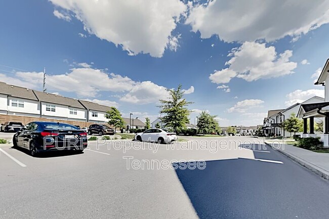 Building Photo - 406 W Mill Dr