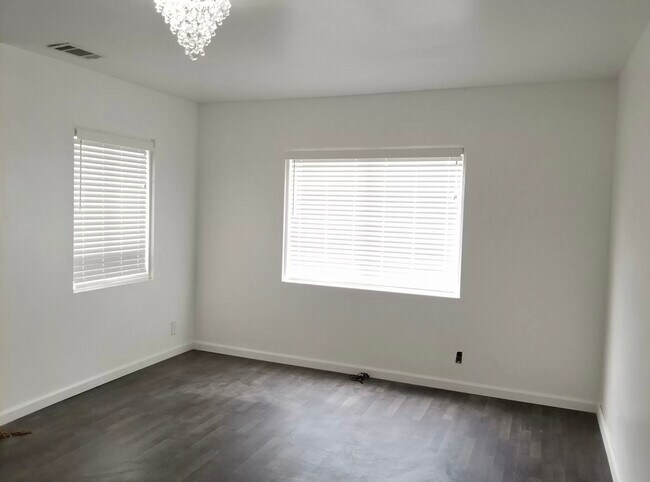 Building Photo - 6016 Lindley Ave