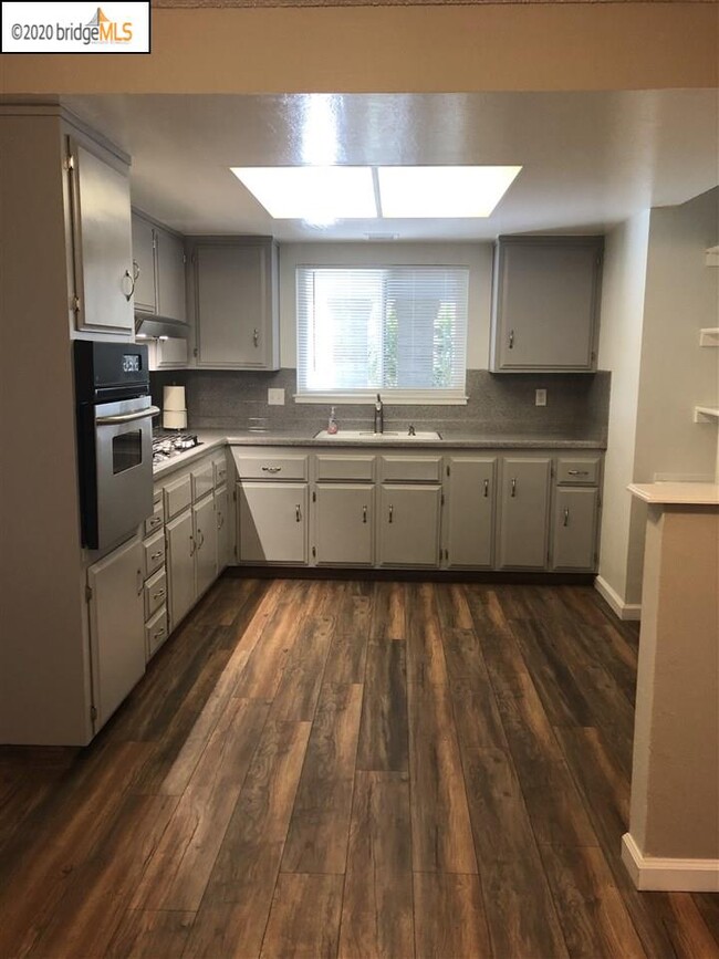 Building Photo - 1408 Mission Dr