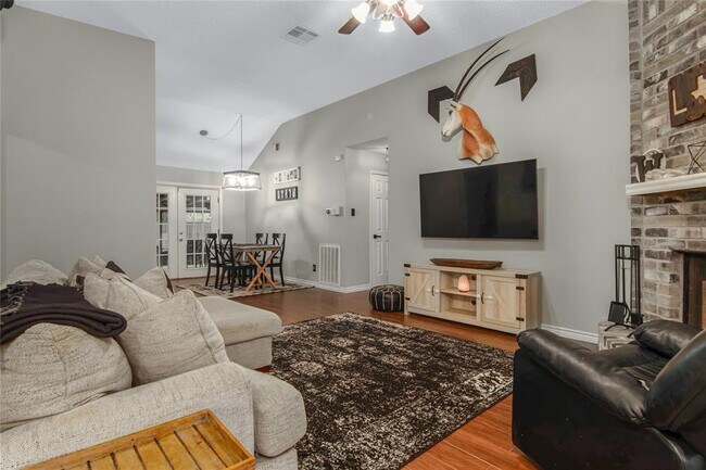 Foto del edificio - 3601 Clover Ln