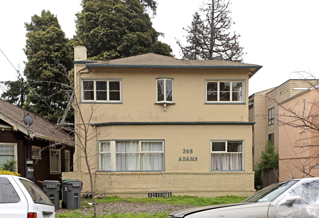 Building Photo - 368 Adams St