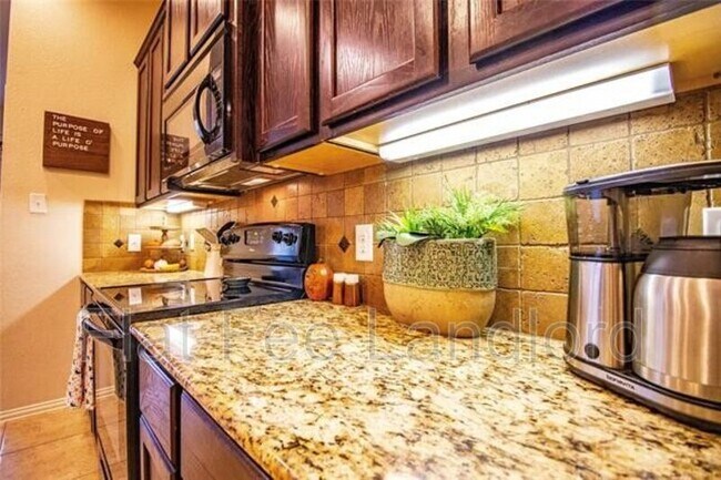 Foto del edificio - 636 Bareback Ln