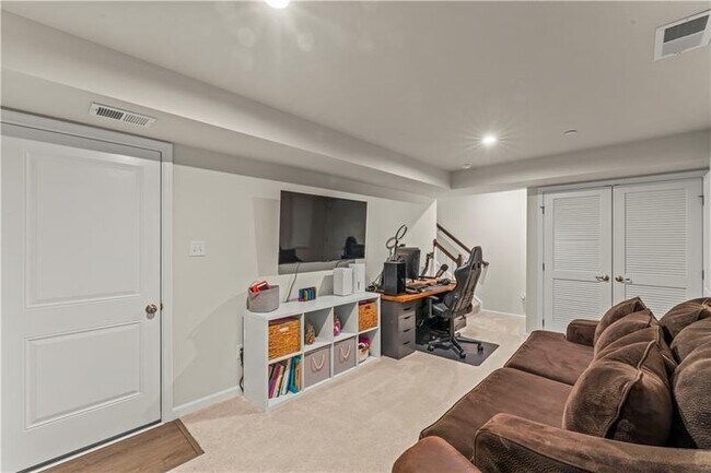 Foto del edificio - 484 Greenwood Dr