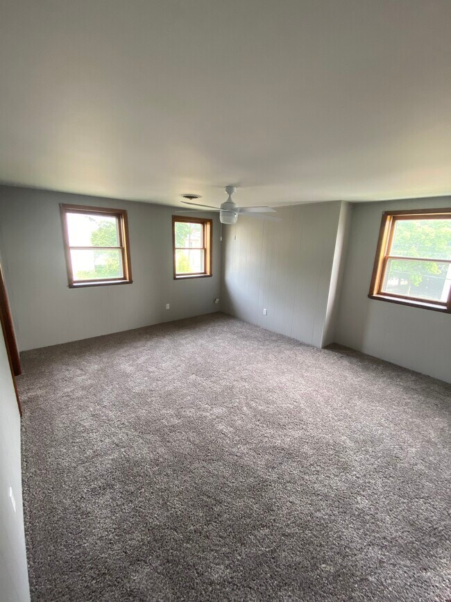 Living area - 501 N Main St