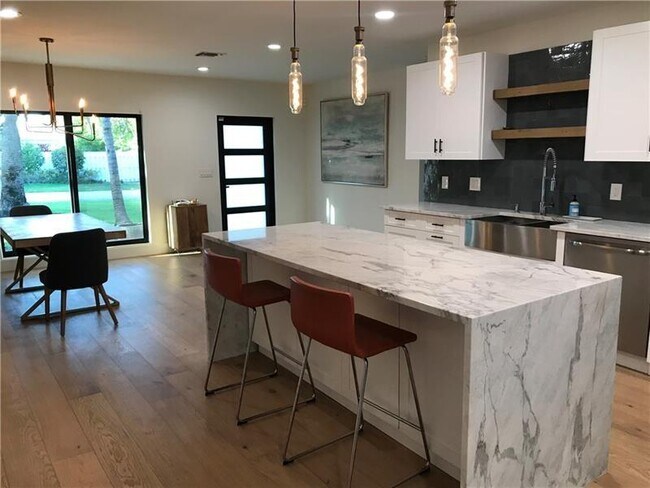 Foto del edificio - 216 NE 17th St