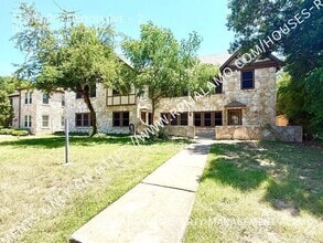 Building Photo - 218 E Rosewood Ave
