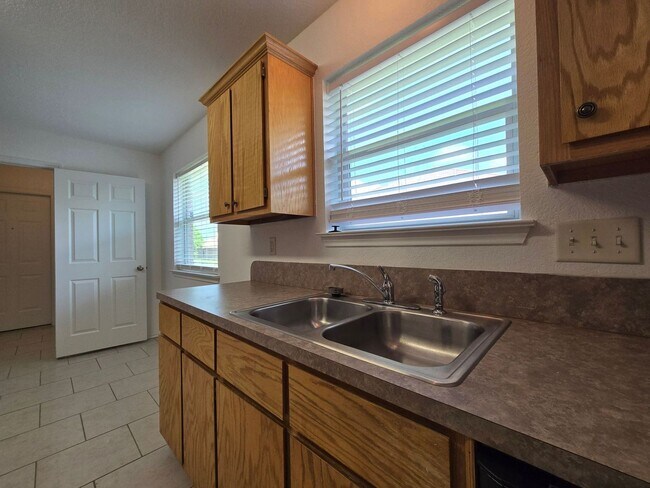 Building Photo - 3906 Kevin Shaw Dr