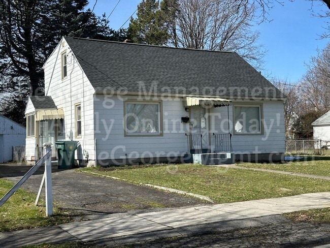 Building Photo - Gorgeous Spacious 4 Bedroom 1.5 Bath Singl...