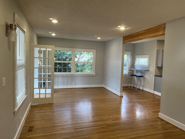 Foto del edificio - 3440 SW Falcon St