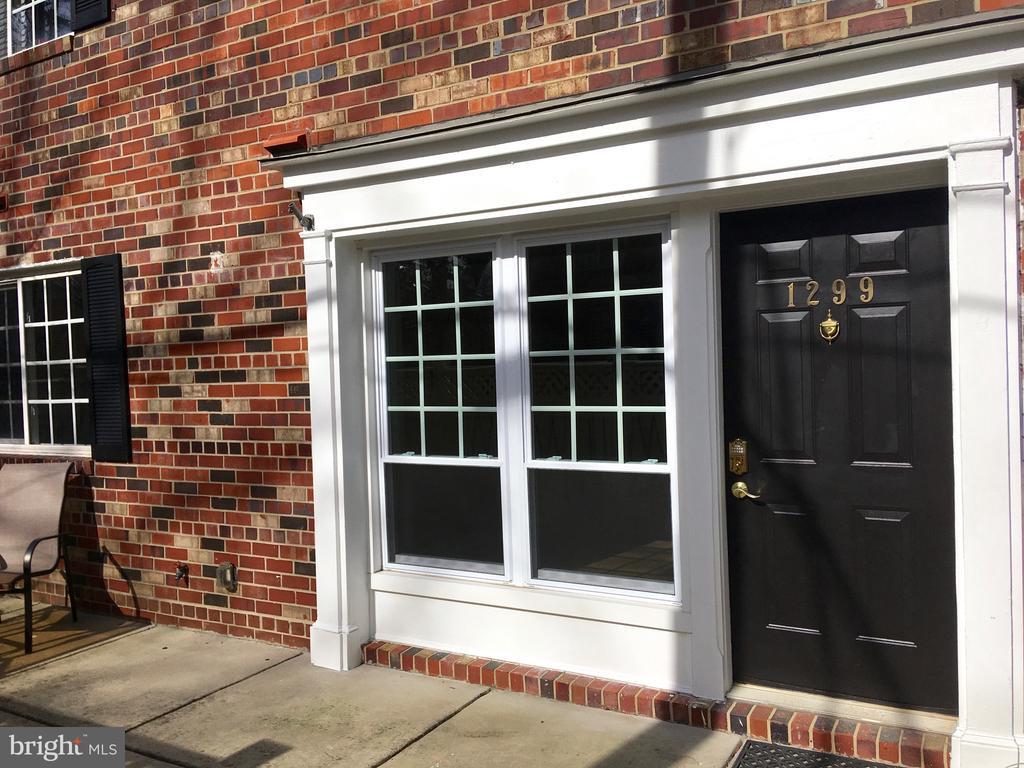 Primary Photo - 1299 N Van Dorn St