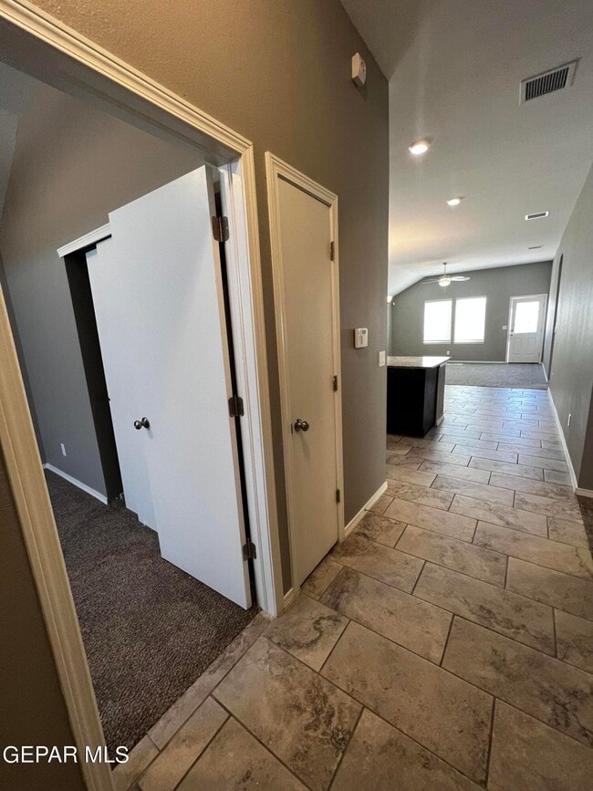 Building Photo - 924 Coyote Melon Dr