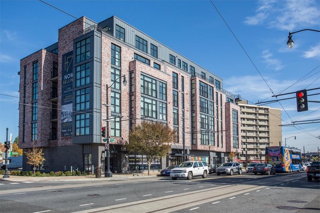 Foto del edificio - 1402 H St NE