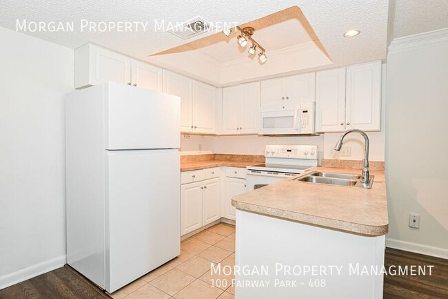 Foto del edificio - 100 Fairway Park Blvd