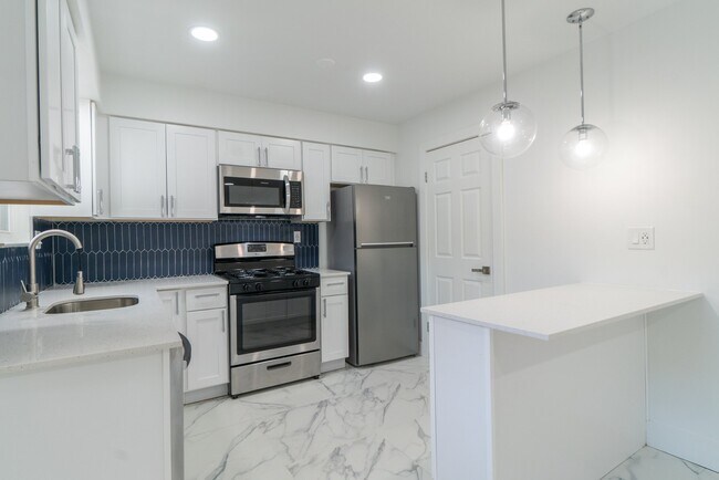 Building Photo - 500 Adams Ln