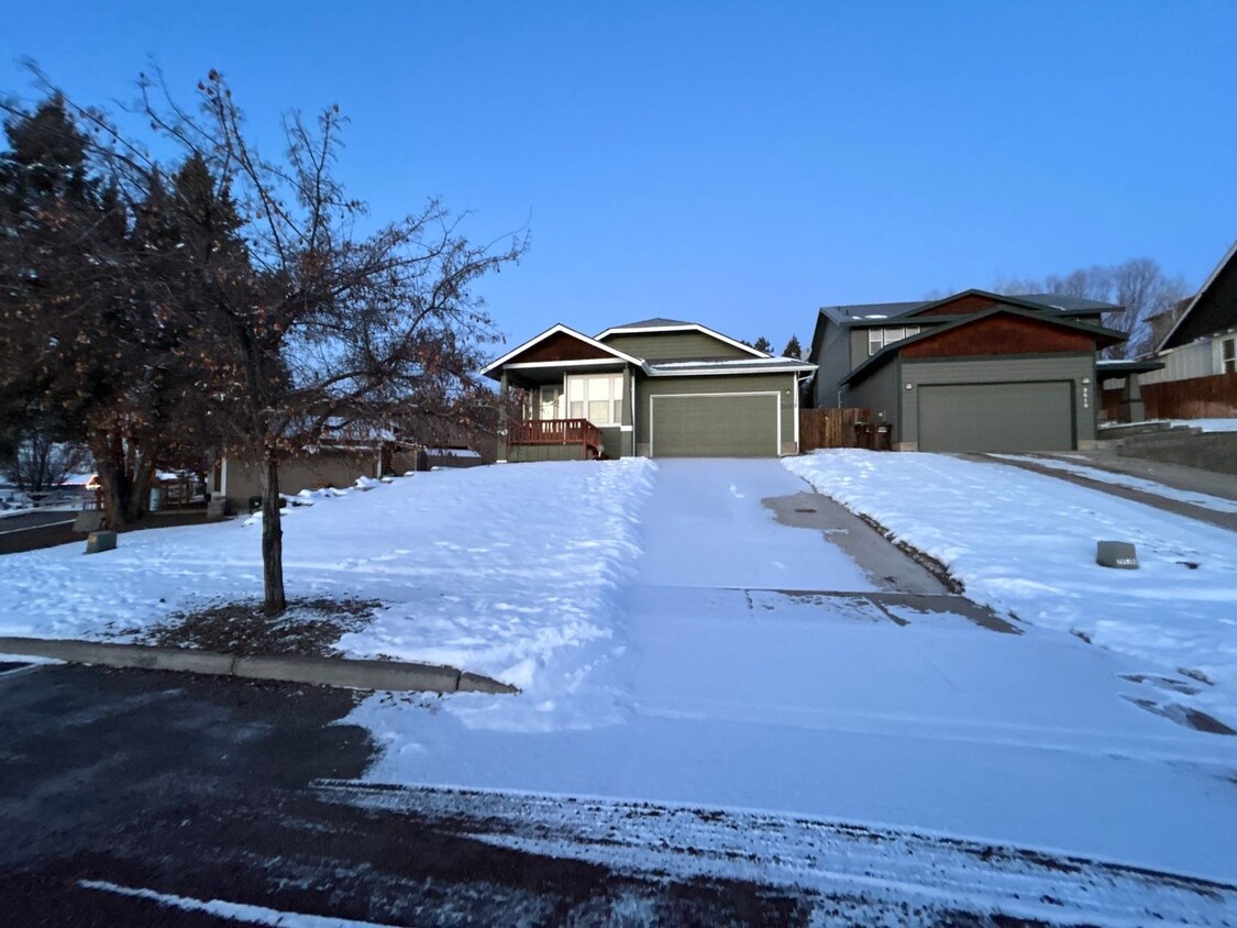 Foto principal - 3 Bedroom / 2 Bathroom House in Prineville...