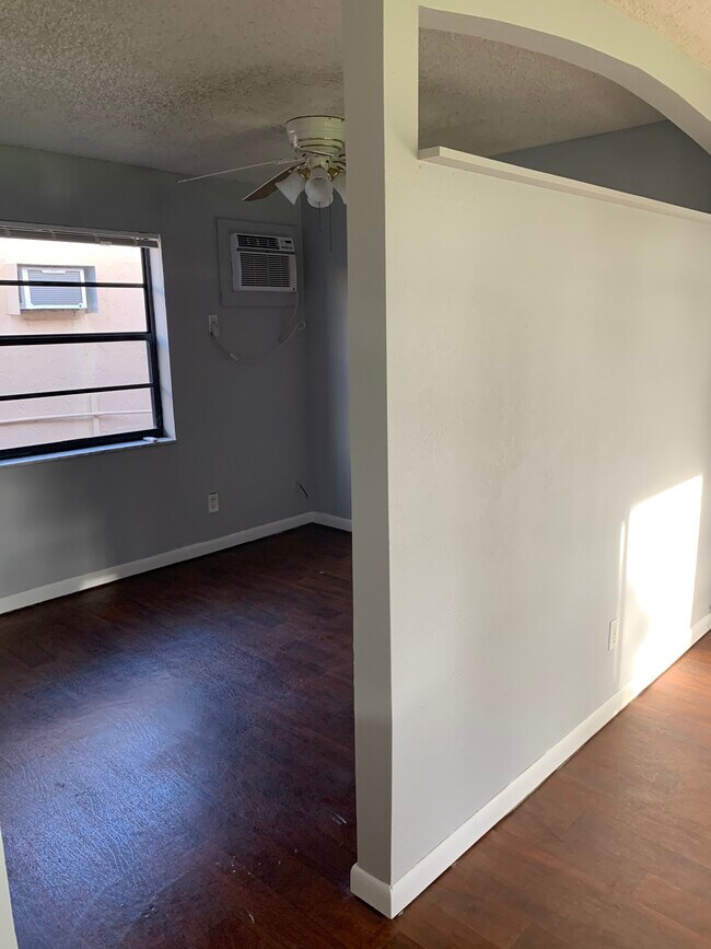 Foto del edificio - 1081 SE Monterey Rd