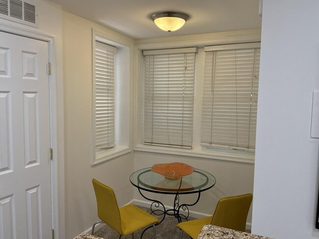 Building Photo - 123 7th St NE