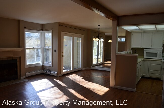 Building Photo - 2 br, 2.5 bath House - 2811 Baxter
