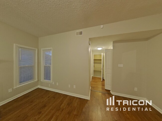Foto del edificio - 9701 Marshbrooke Rd