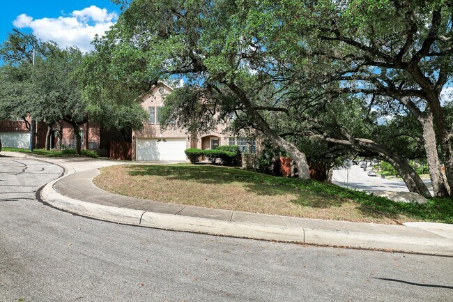 Foto del edificio - Stunning Corner-Lot Two-Story Home in Prestigious Westover Ridge