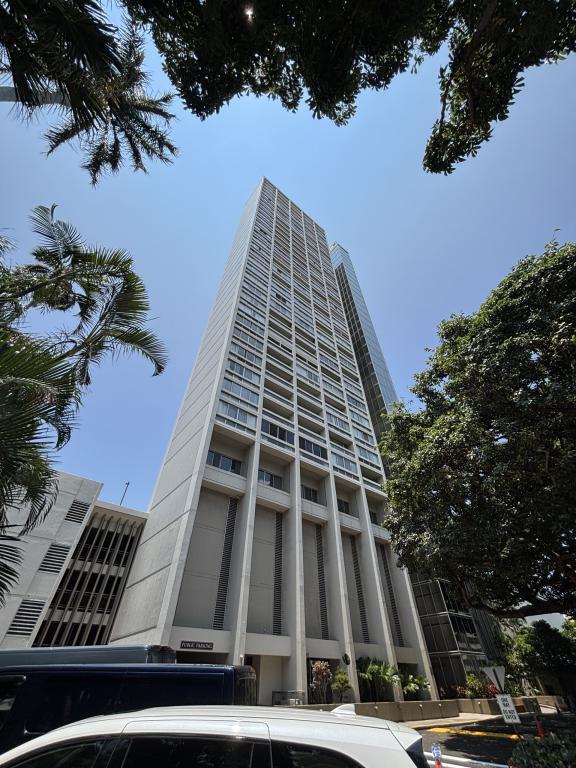 Building Photo - 1212 Punahou St
