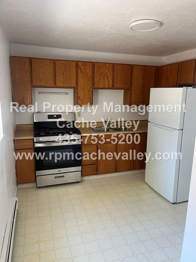 Building Photo - 410 N 200 W