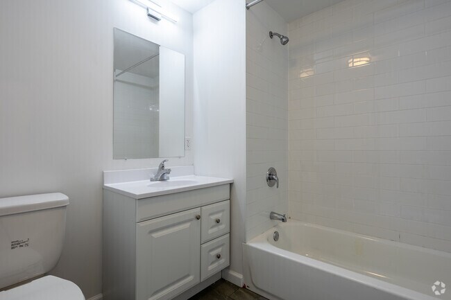 Estudio - 2065-2067 Ryer Avenue