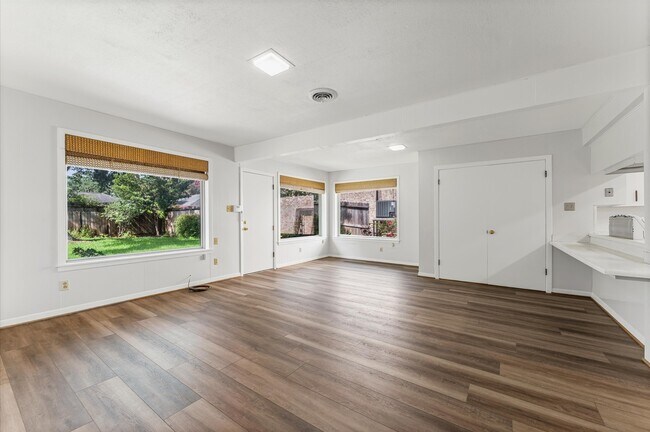 Foto del edificio - 4047 Merrick St