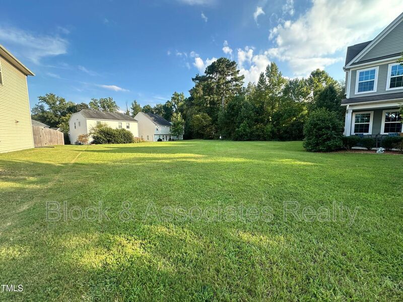 Building Photo - 122 Tweedbank Ct