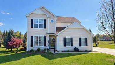 Building Photo - 2039 Greenview Dr