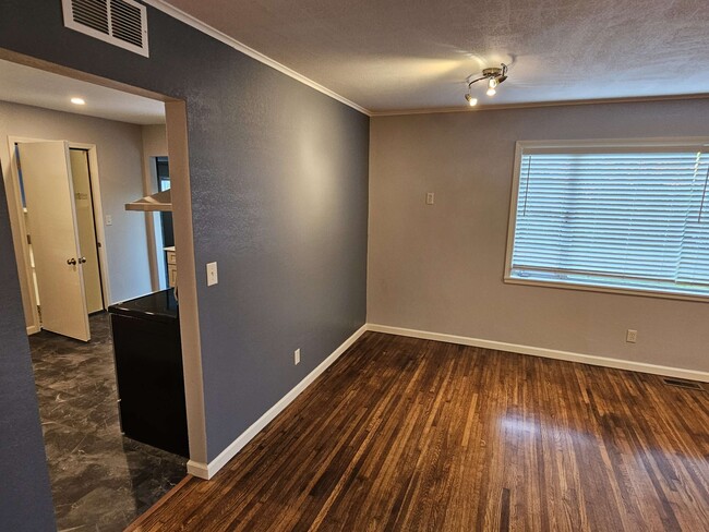 Foto del edificio - 2441 S Norwood Ave