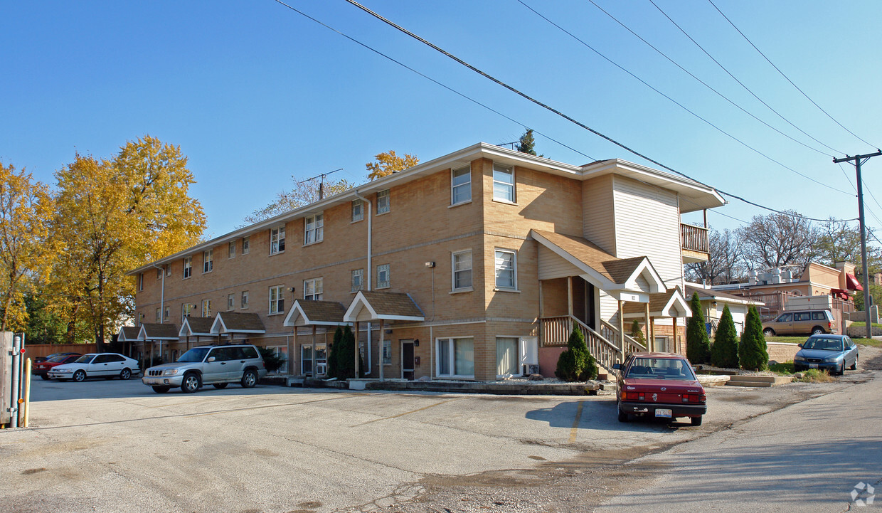 Primary Photo - 100 Vana Dr