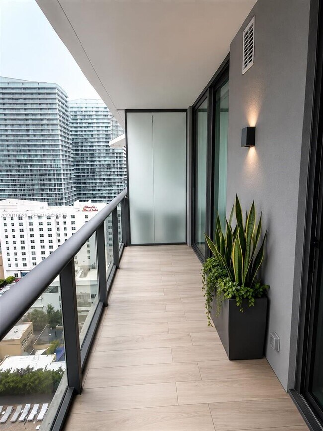 Foto del edificio - 1300 S Miami Ave