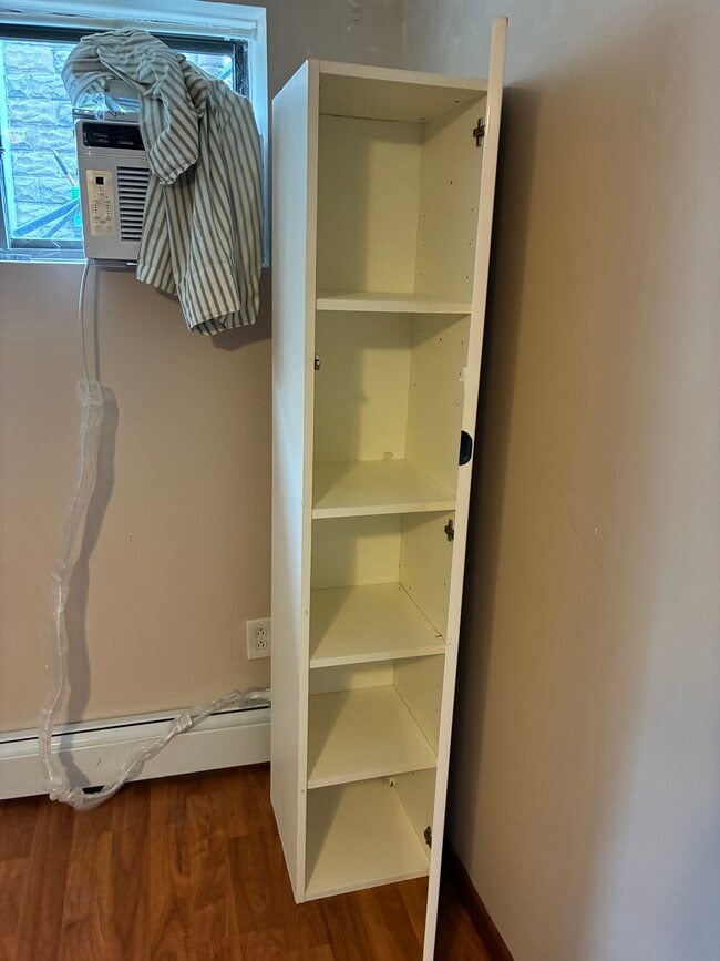 Hay muebles disponibles - 157 Langham St