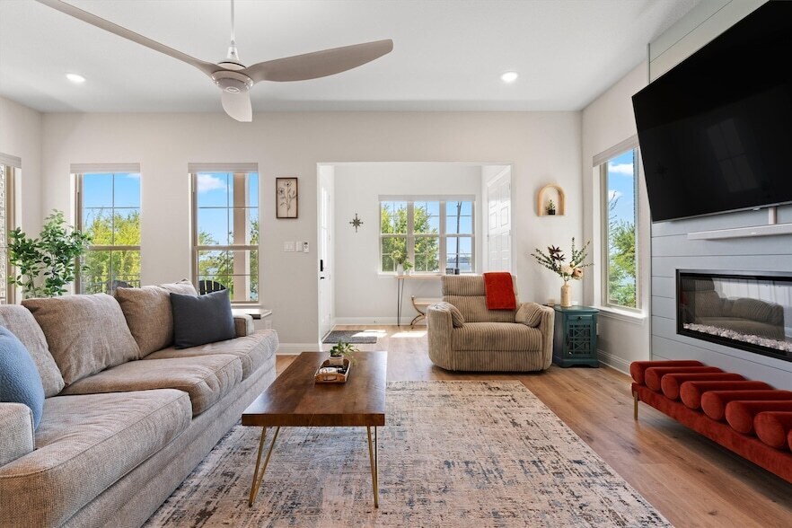 Foto principal - 7309 Sunset Blvd