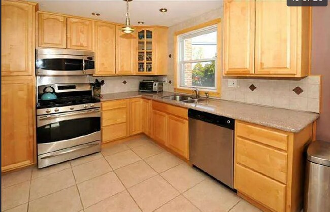 Foto del edificio - 803 Rhawn St