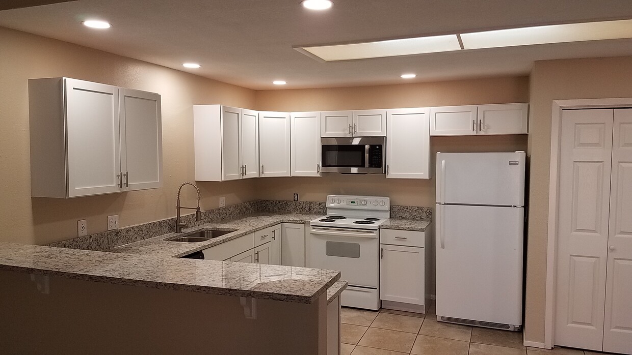 119 N Glenwood Dr, Midland, TX 79703 Townhome Rentals in Midland TX