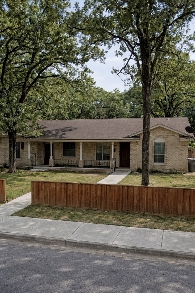 Building Photo - 7516 Olusta Dr