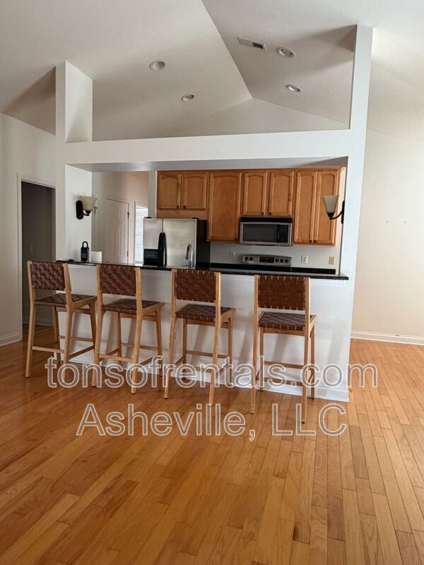 Building Photo - 18 Spelter St