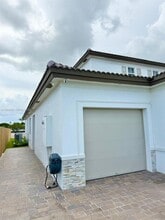 Building Photo - 2832 SE 23rd Ave