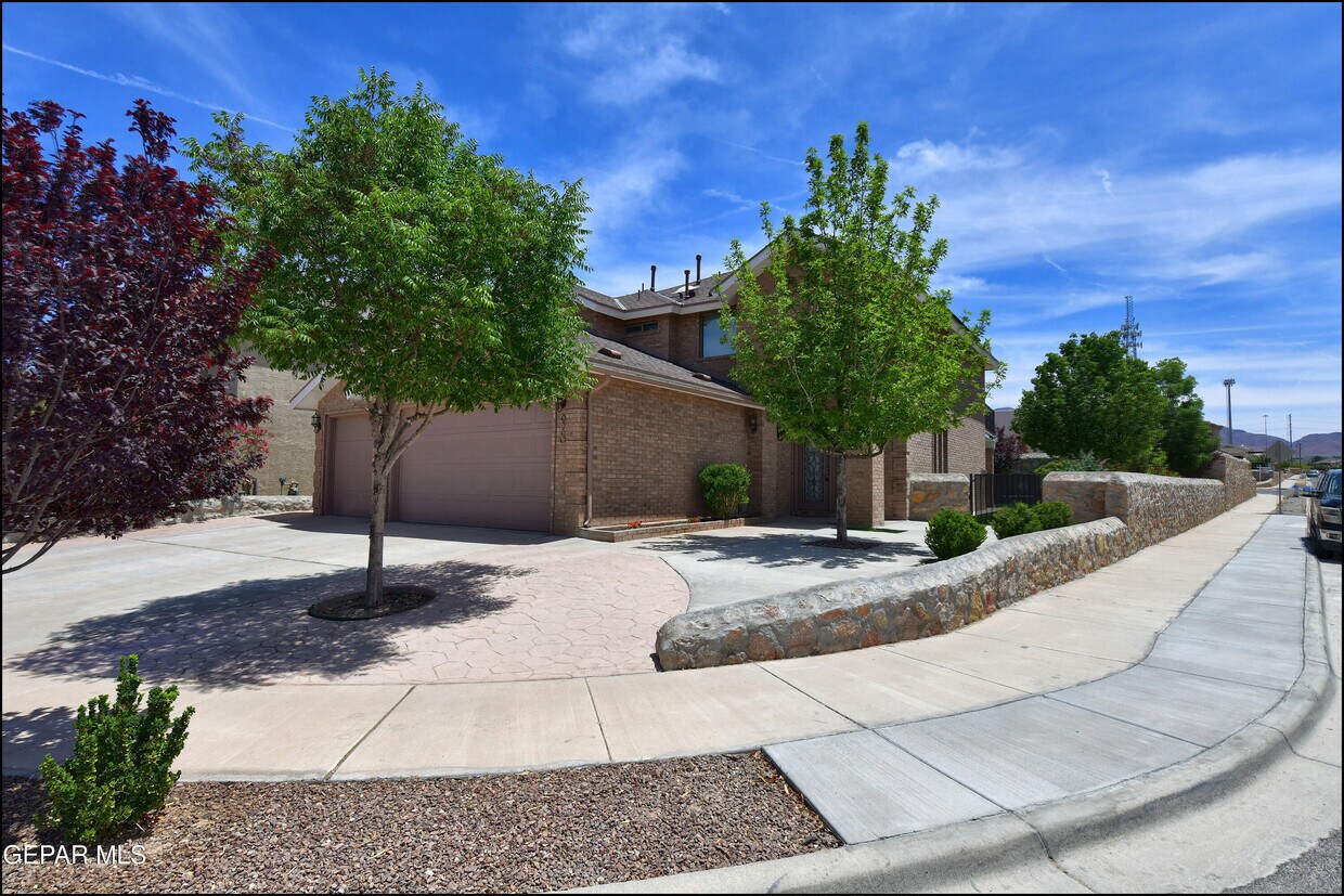 Primary Photo - 6560 McFarland Ave
